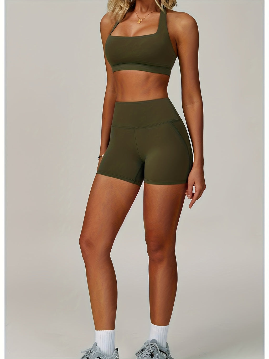 Conjunto de Roupa Esportiva de Yoga com Top Halter e Shorts Justos de Cintura Alta, 2 peças, Roupa de Treino de Fitness para Corrida e Ciclismo de Verão Feminina, Roupa de Ginástica Confortável Nude