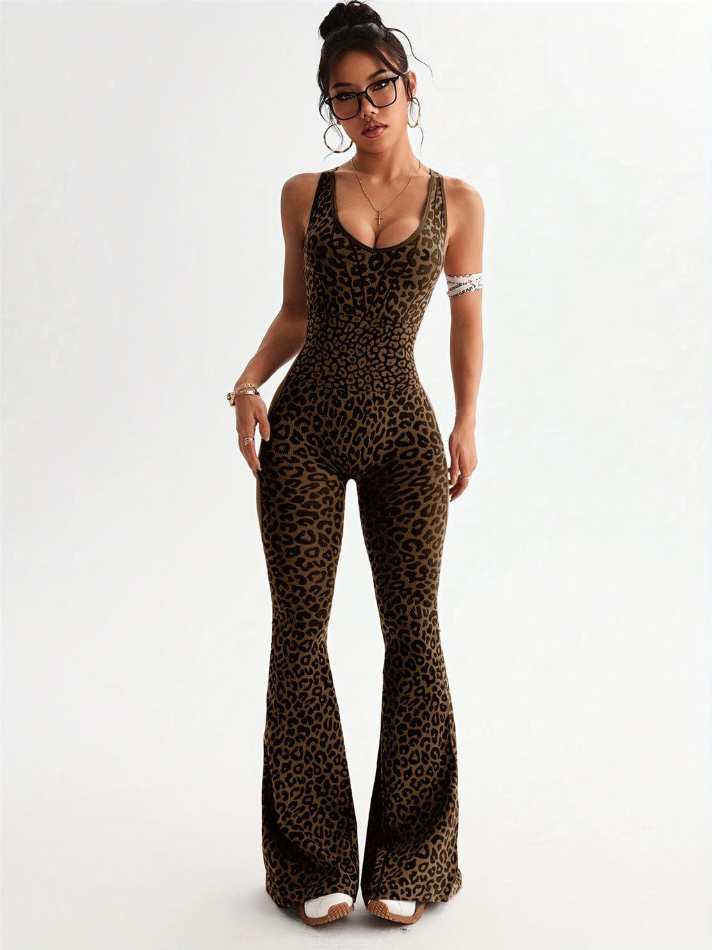 Macacão de Mulher com Estampado de Leopardo - Tecido Macio e Elástico, Decote em V Profundo e Calças em Efeito Flare, Conforto para Todas as Estações, Acolchoamento Removível no Peito, Looks Casuais a Formais