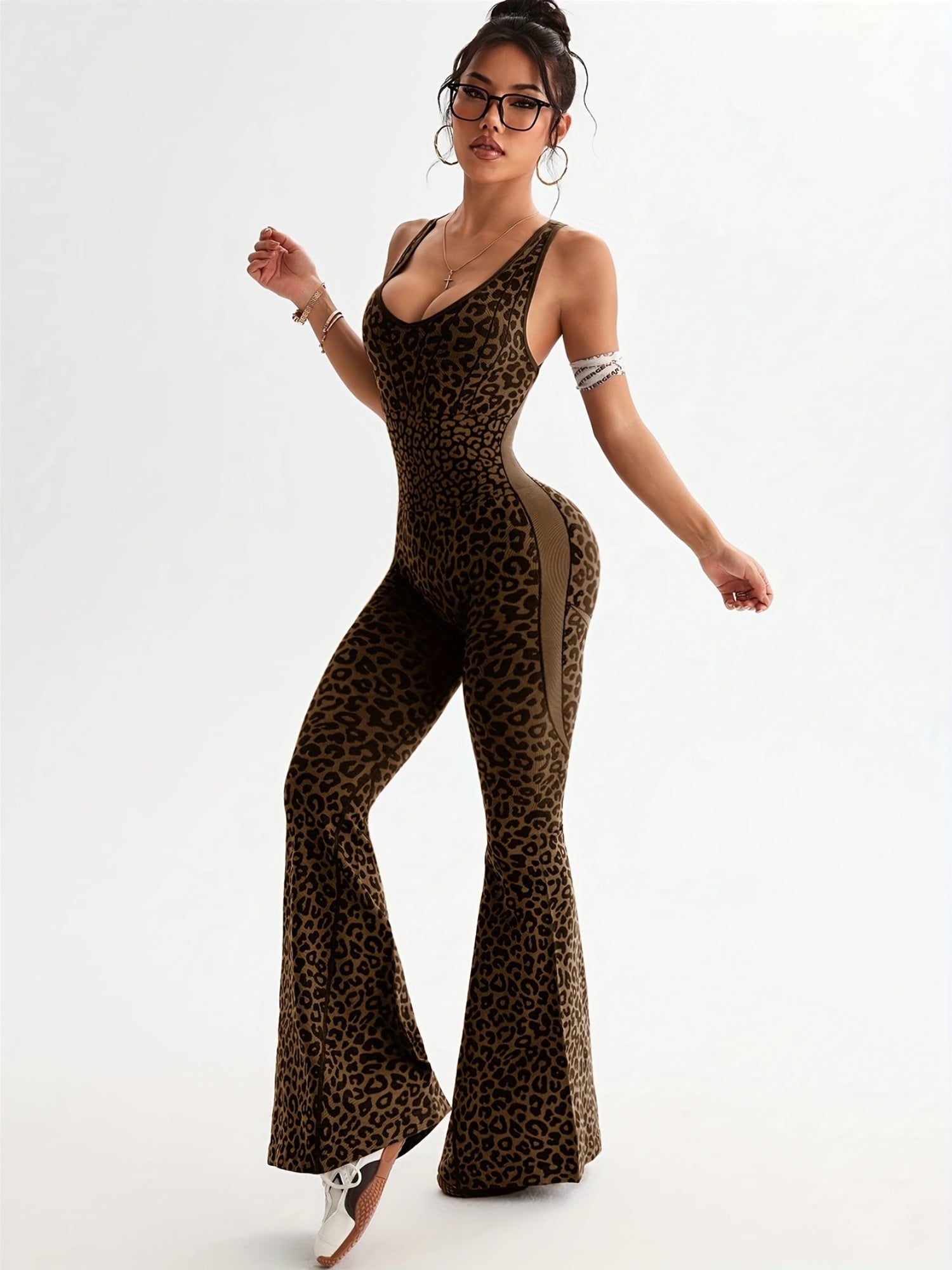 Macacão de Mulher com Estampado de Leopardo - Tecido Macio e Elástico, Decote em V Profundo e Calças em Efeito Flare, Conforto para Todas as Estações, Acolchoamento Removível no Peito, Looks Casuais a Formais