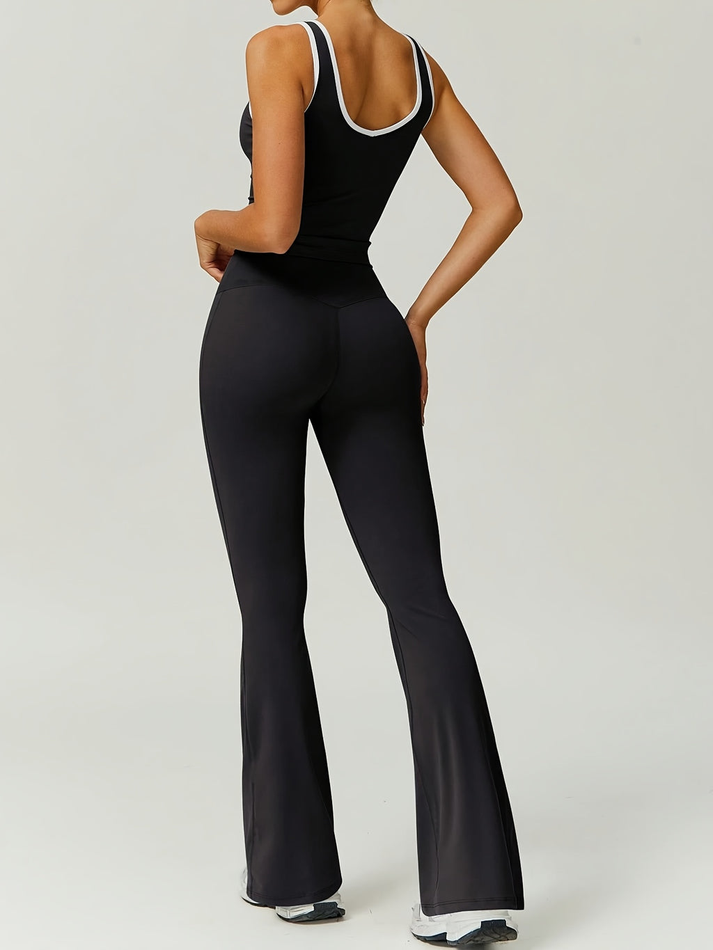 Conjunto de Colete Esportivo Casual + Calça Flare | Look Slim Fit para Yoga | Design com Detalhes Contrastantes | Conjunto Fitness Outono | Terno Casual com Gola Quadrada