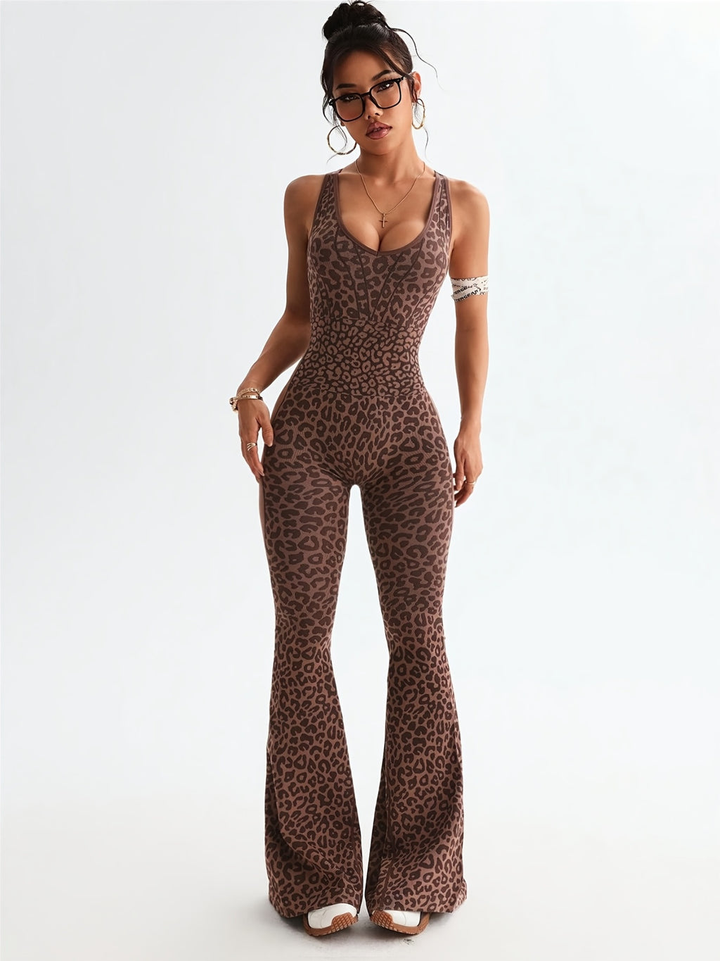 Macacão de Mulher com Estampado de Leopardo - Tecido Macio e Elástico, Decote em V Profundo e Calças em Efeito Flare, Conforto para Todas as Estações, Acolchoamento Removível no Peito, Looks Casuais a Formais