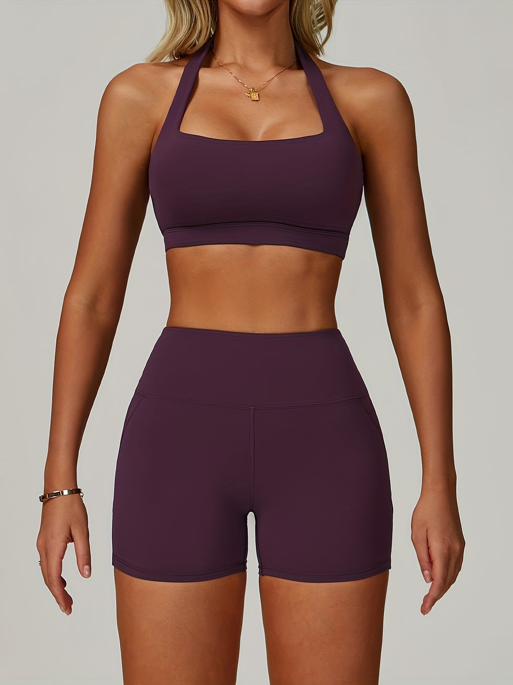 Conjunto de Roupa Esportiva de Yoga com Top Halter e Shorts Justos de Cintura Alta, 2 peças, Roupa de Treino de Fitness para Corrida e Ciclismo de Verão Feminina, Roupa de Ginástica Confortável Nude